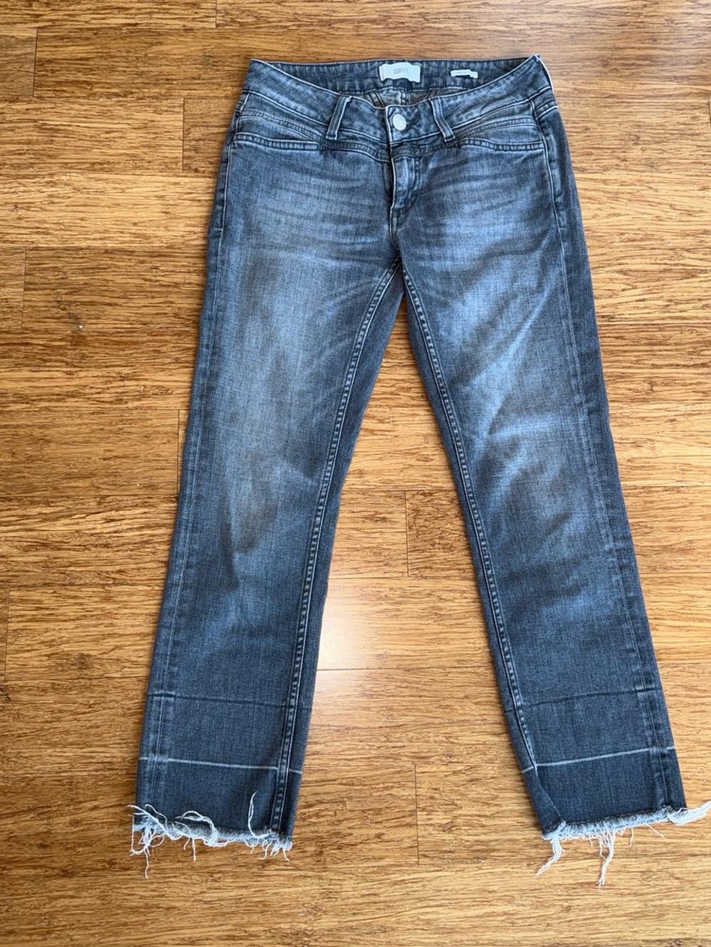 Closed Italy size 26 Gray Women's Cropped Raw-Hem Jeans $300 Msrp